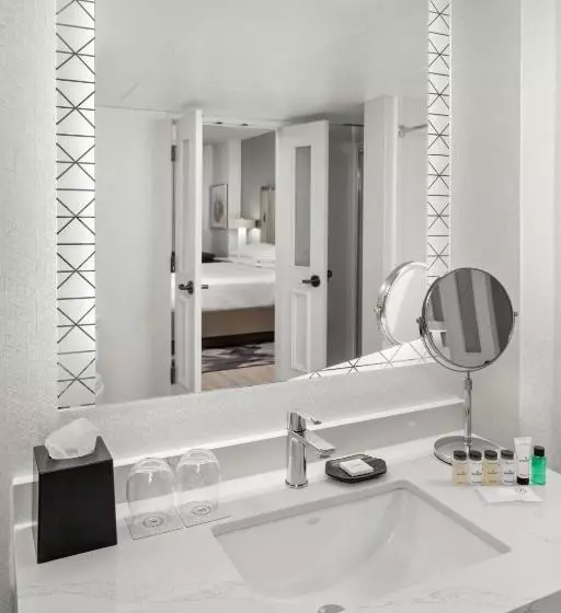 سوئیت کلاب, Sheraton Duluth