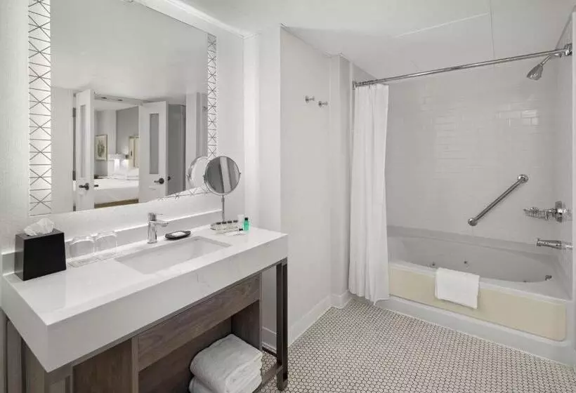 سوئیت کلاب, Sheraton Duluth