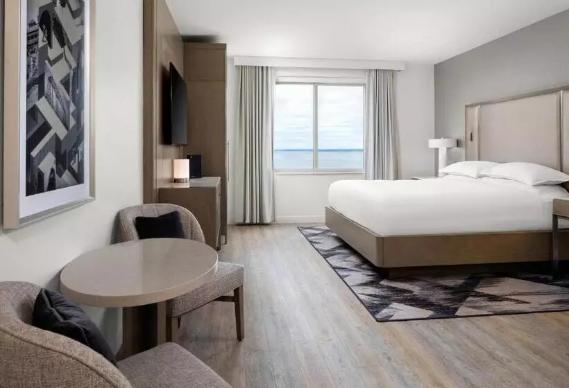 اتاق اجرایی با تخت بزرگ, Sheraton Duluth