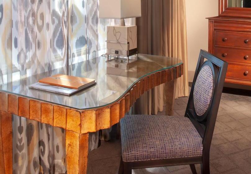 ダブルベッドスタンダードルーム, The Ashton