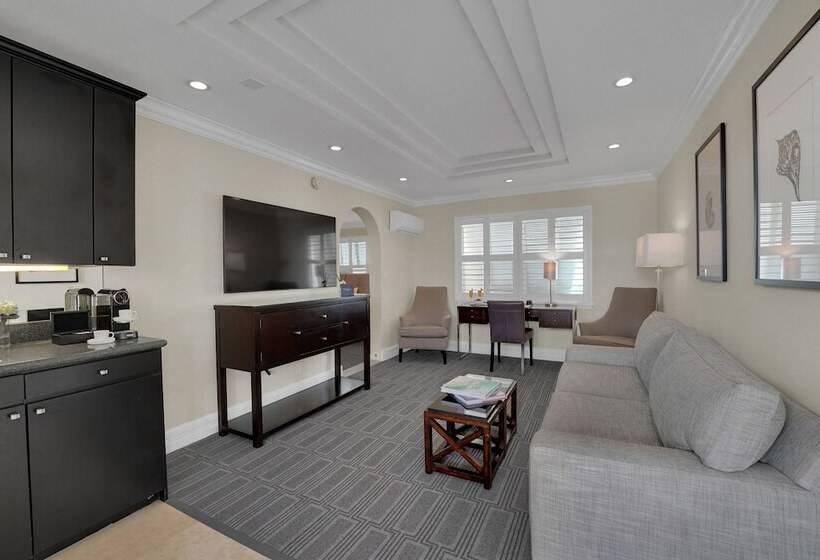 Номер Стандарт, The Pillars Hotel & Club