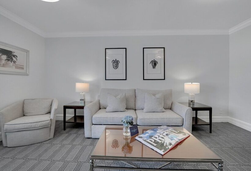 Номер Стандарт, The Pillars Hotel & Club