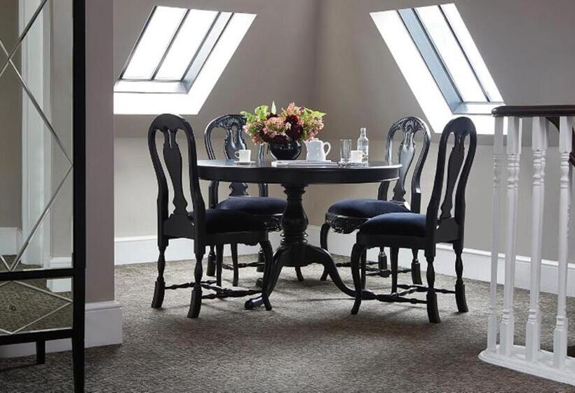 جناح, The Westbridge Hotel Stratford