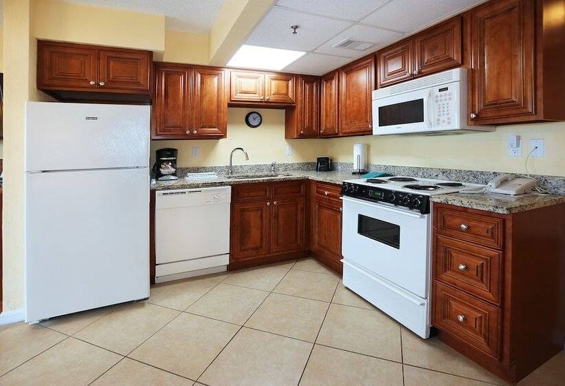 شقة غرفة واحدة, Tropic Sun Towers