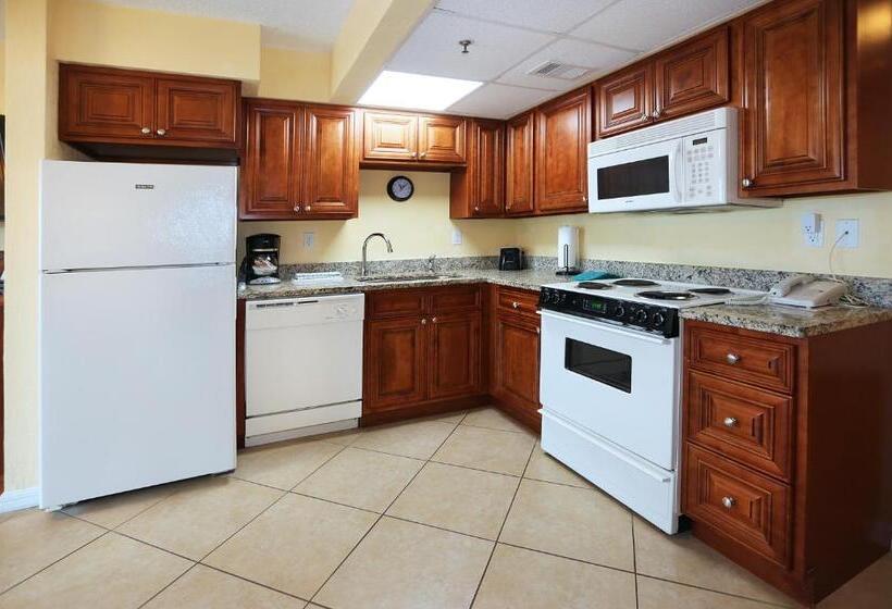 شقة غرفة واحدة, Tropic Sun Towers