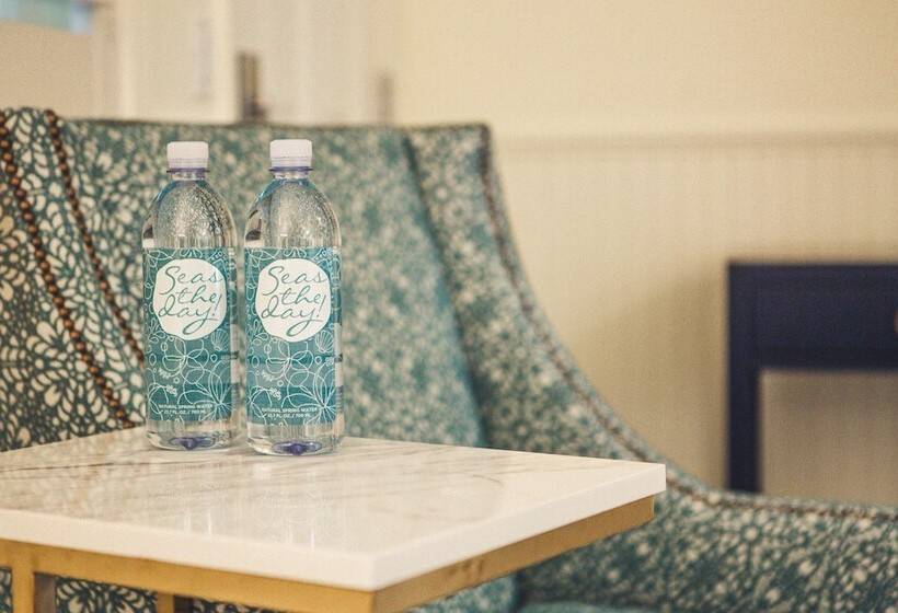 جناح مطلّ علي حمام السباحة, Avila Lighthouse Suites