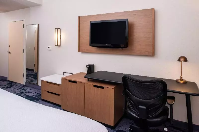 キングサイズベッドのスタンダードルーム, Fairfield Inn & Suites High Point Archdale
