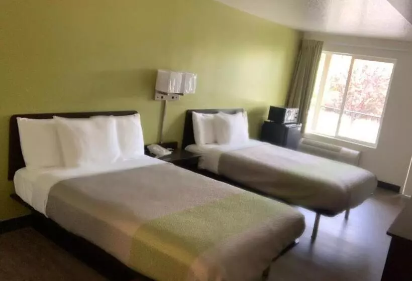 デラックスの４人部屋, Motel 6 Yakima, Wa   Downtown