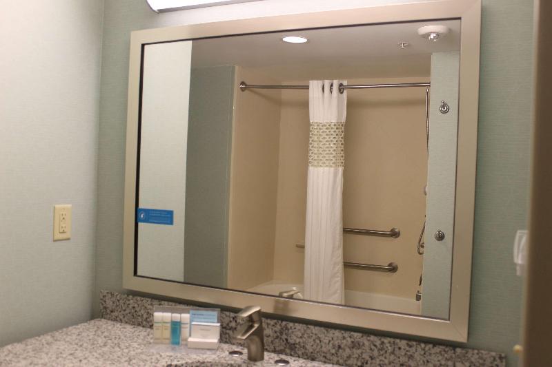 غرفة قياسية سرير كينج, Hampton Inn Dahlgren