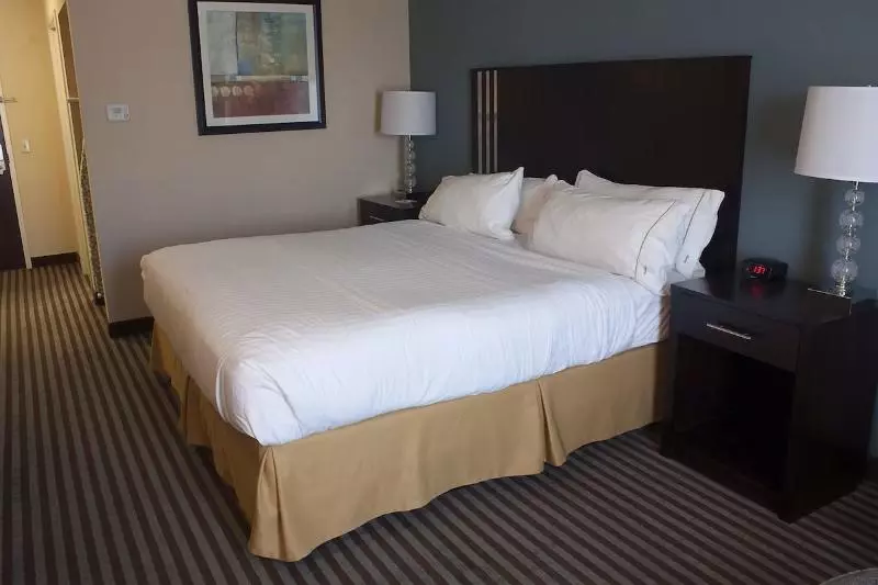 Standard-huone King-vuode, Holiday Inn Express & Suites Youngstown West Austintown By Ihg