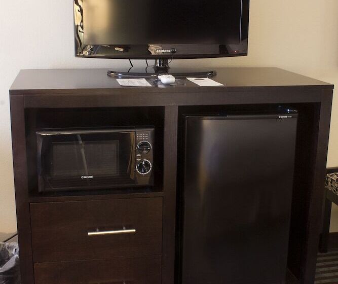 Люкс, Holiday Inn Express & Suites Youngstown West   Austintown By Ihg