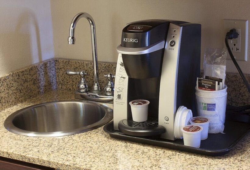 Suíte, Holiday Inn Express & Suites Youngstown West   Austintown By Ihg