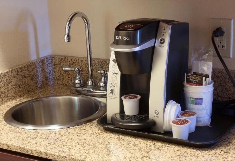 Люкс Кровать Кинг, Holiday Inn Express & Suites Youngstown West   Austintown By Ihg