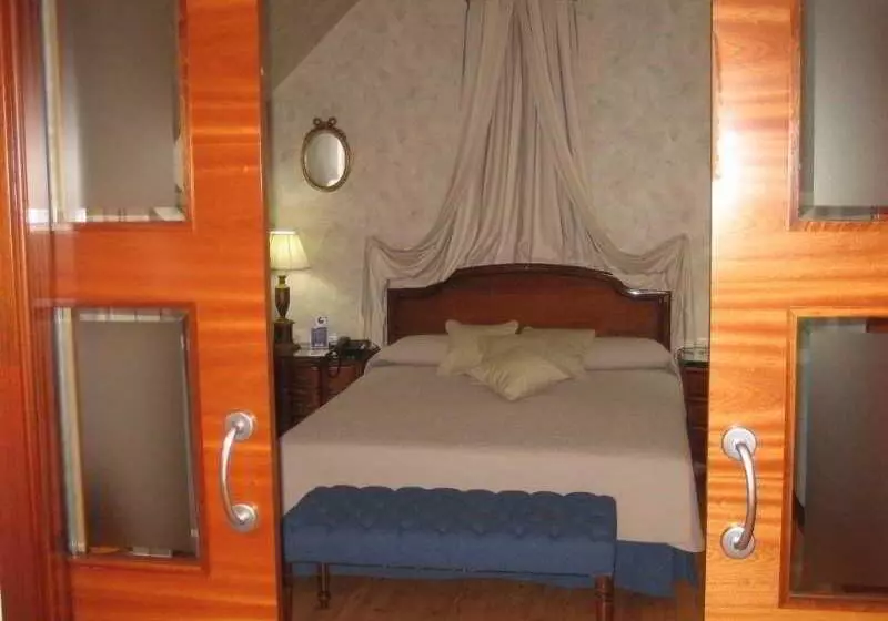 سوئیت پریمیوم, Santiago