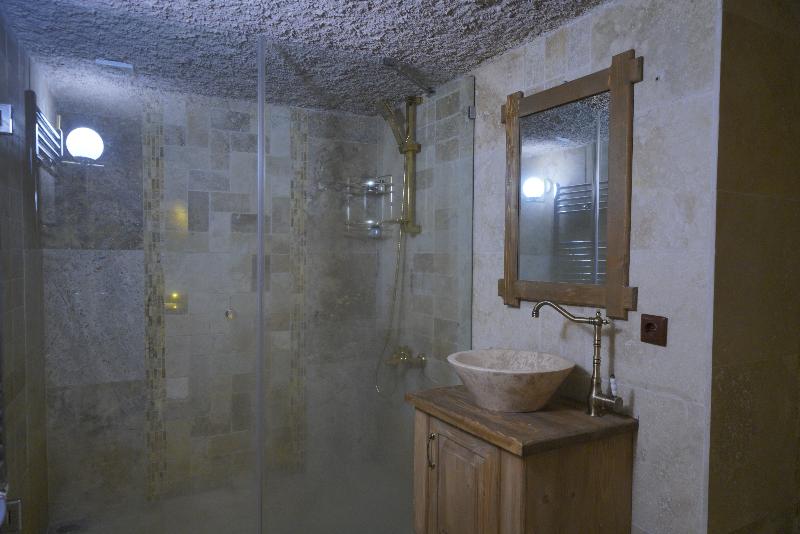 غرفة قياسية, Santiago