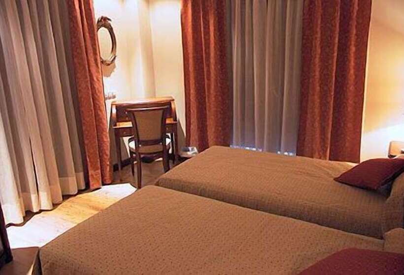 غرفة قياسية, Santiago