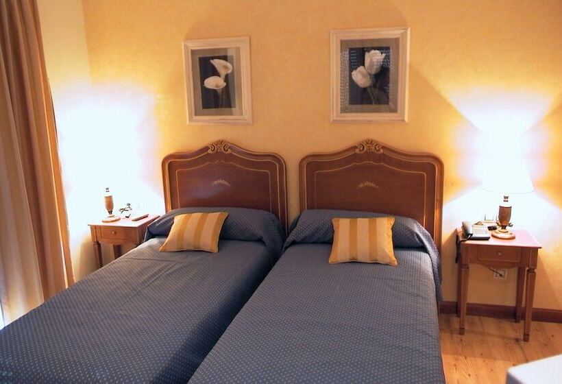 غرفة قياسية, Santiago