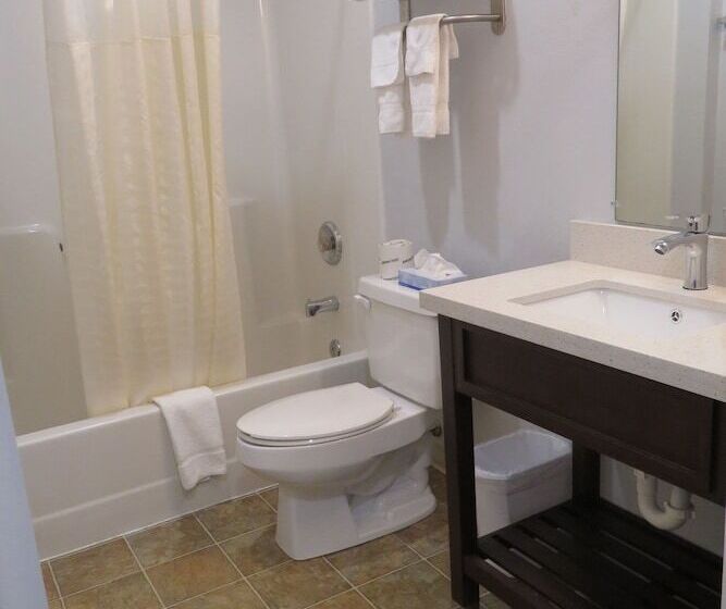 جناح, Luxbury Inn & Suites