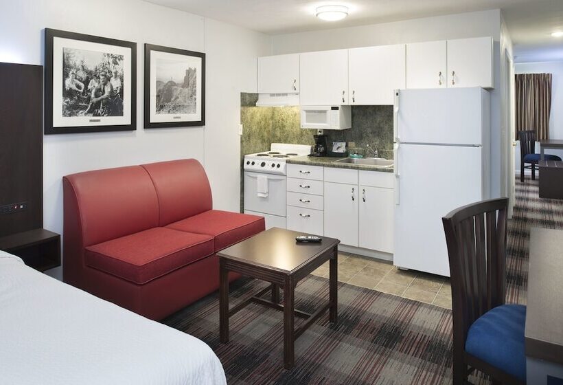 جناح, Luxbury Inn & Suites