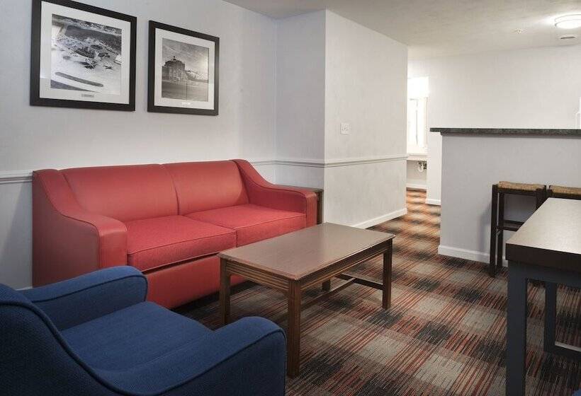 جناح, Luxbury Inn & Suites