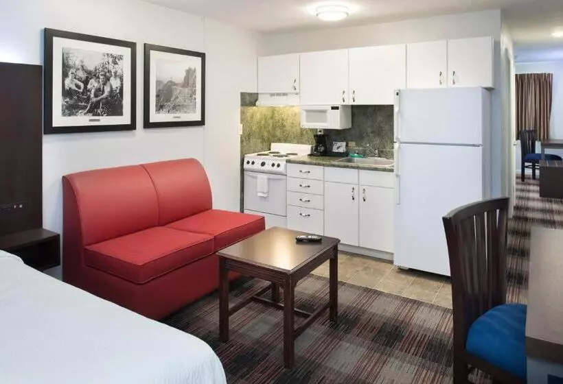 デラックススイート, Luxbury Inn & Suites
