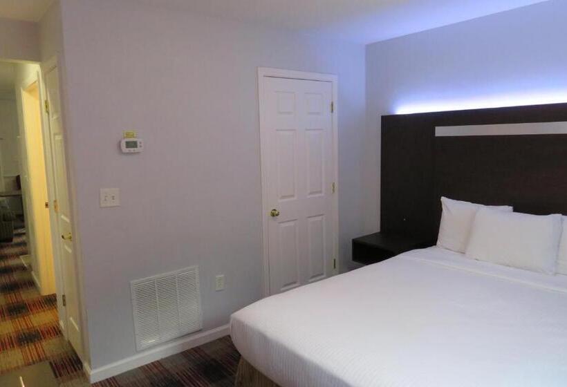 إستوديو قياسى, Luxbury Inn & Suites