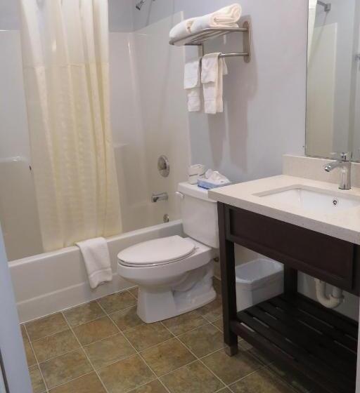 إستوديو قياسى, Luxbury Inn & Suites