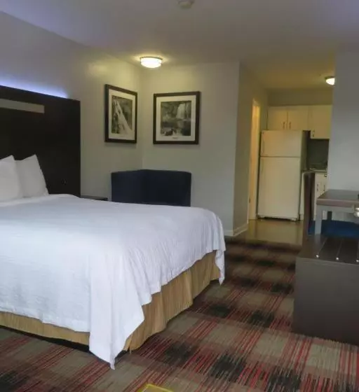 スタンダードスタジオ, Luxbury Inn & Suites