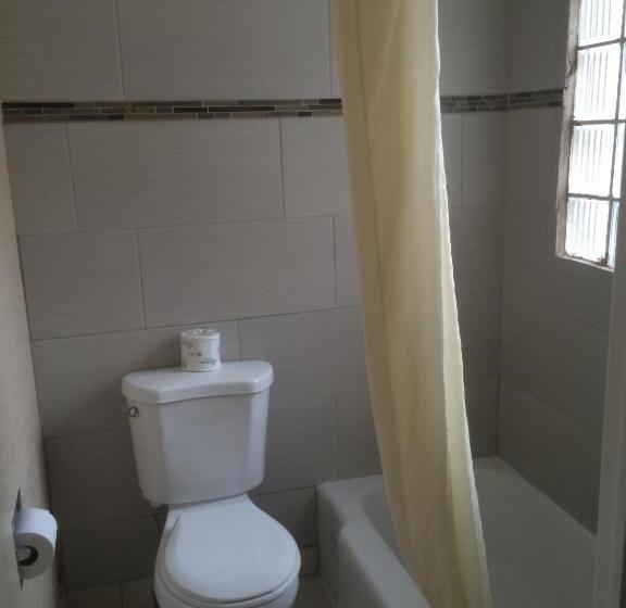 اتاق استاندارد, Alamo Motel