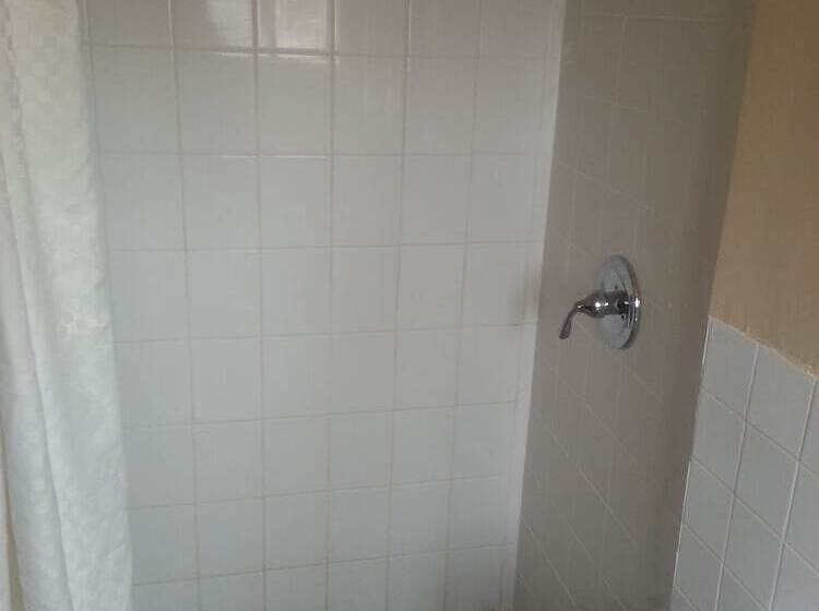 غرفه قياسيه سريرين مزدوجين, Atlantic Inn