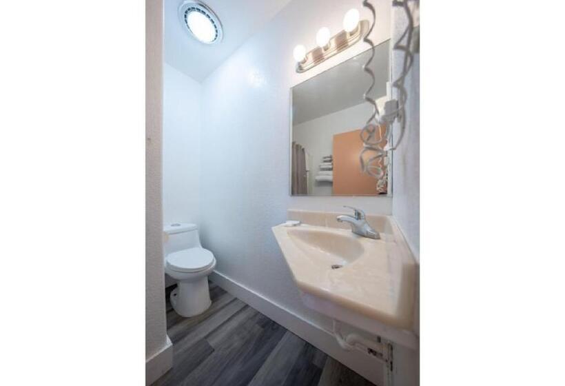 Стандартный Номер Кровать Кинг, Budget Inn Madras