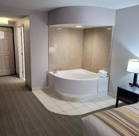 סוויטה עם ג'קוזי, Country Inn & Suites By Radisson, Washington, D.c. East  Capitol Heights, Md