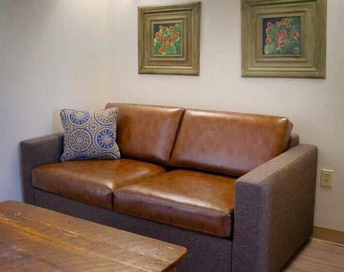 جناح, Days Inn & Suites By Wyndham Llano