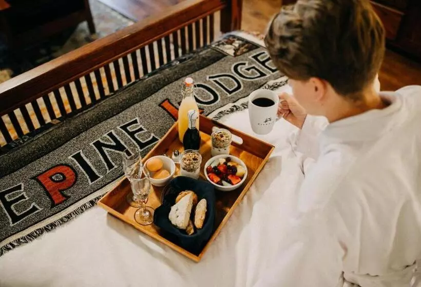 デラックスバンガロー, Fivepine Lodge