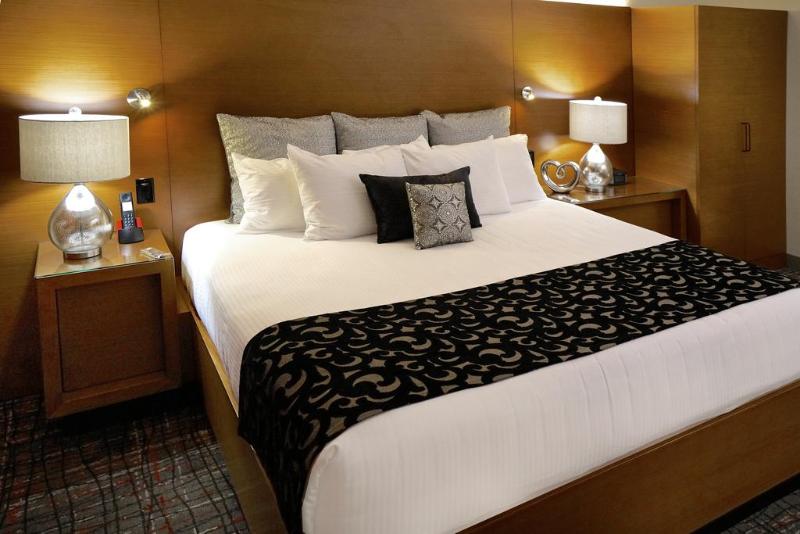 חדר סטנדרט עם מיטת קינג, Hard Rock Hotel & Casino Tulsa