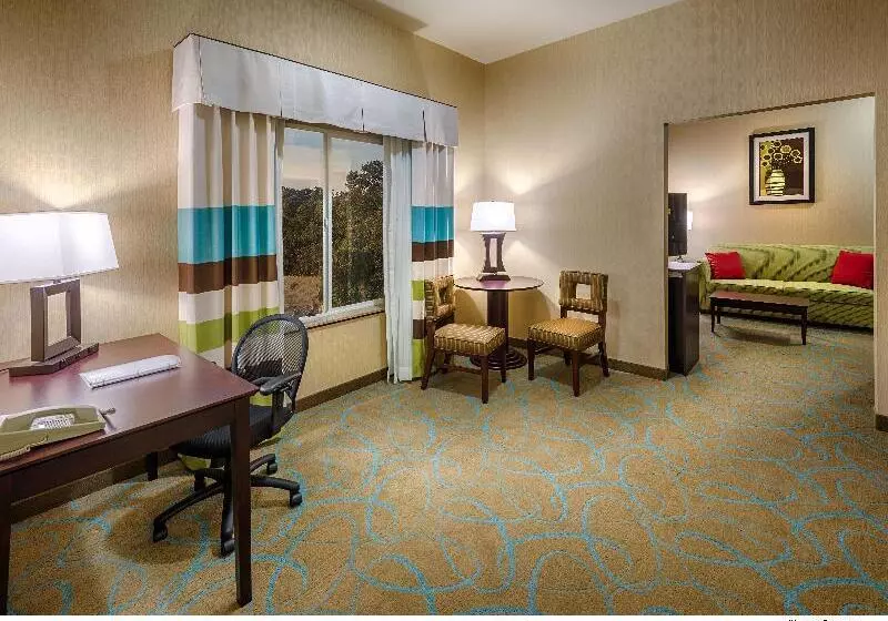 キングサイズベッドのスイートルーム, Holiday Inn Express Hotel & Suites Red Bluff South Redding By Ihg