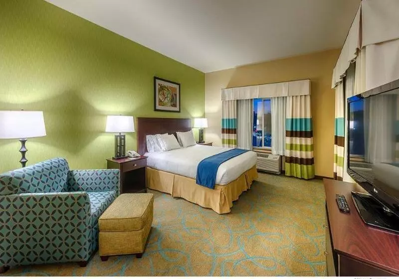 身障者適用スイートルーム, Holiday Inn Express Hotel & Suites Red Bluff South Redding By Ihg