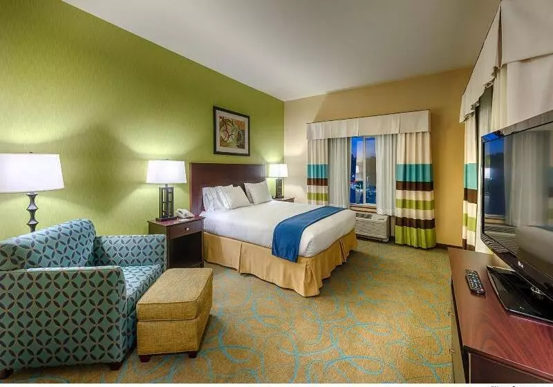 身障者適用スイートルーム, Holiday Inn Express Hotel & Suites Red Bluff South Redding By Ihg