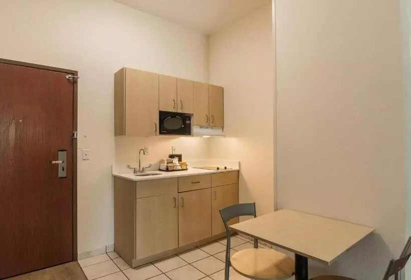 キングサイズベッドのデラックスルーム, Red Roof Inn Panama City