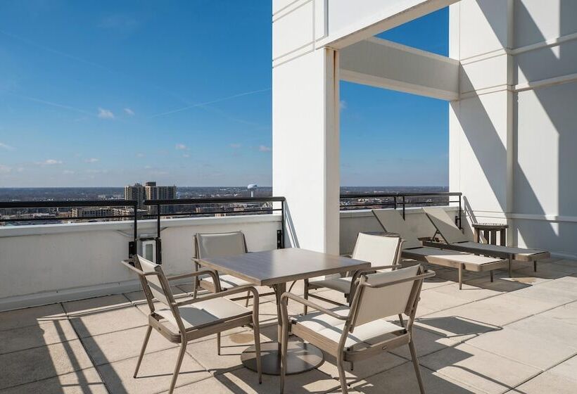 סוויטת קלאב, The Westin Chicago Lombard