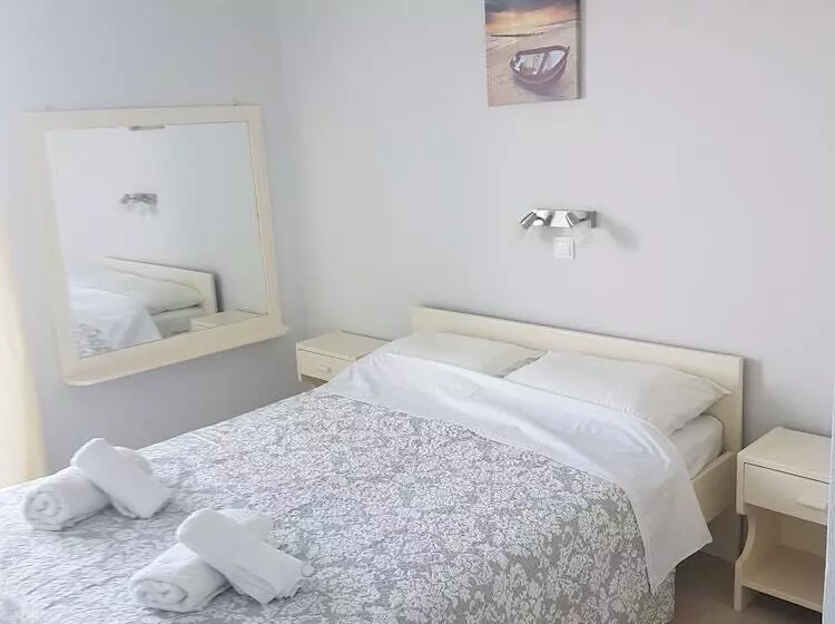海の見えるスタンダードスタジオ, Paradise Apartments