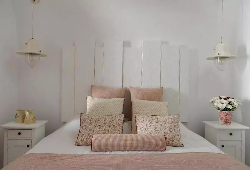 Suite Queen Bed, Senses Boutique
