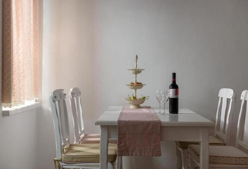 带大床的套房, Senses Boutique