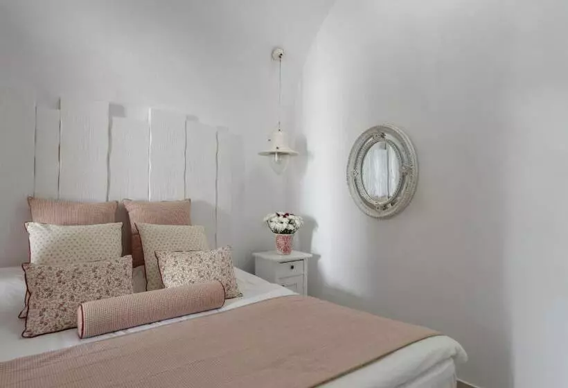 Suite Queen Bed, Senses Boutique