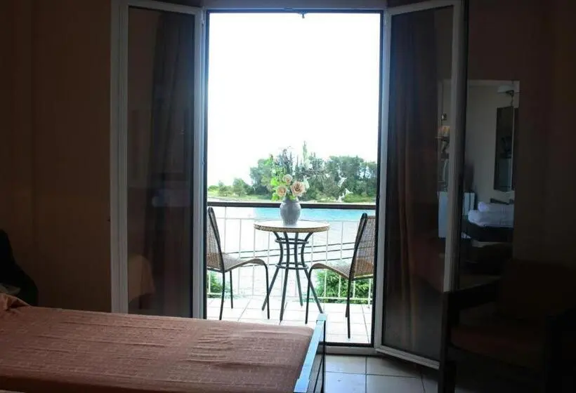 Habitación Triple Estándar Vista Mar, Aegli