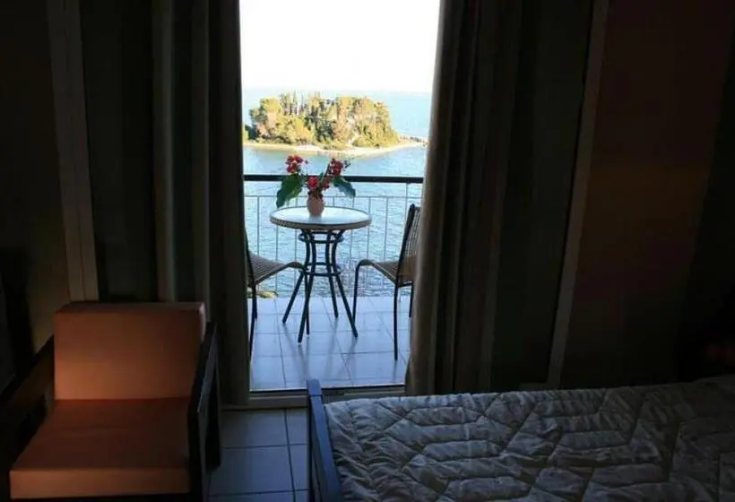 Habitación Triple Estándar Vista Mar, Aegli