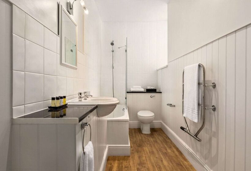 חדר משפחתי, Trenython Manor Resort