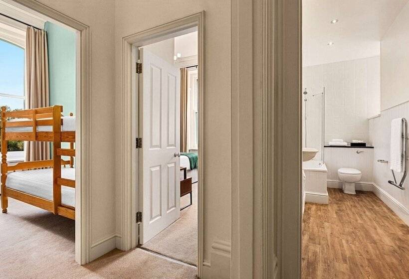 חדר משפחתי, Trenython Manor Resort