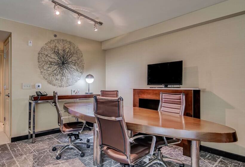 Люкс, Embassy Suites Atlanta Kennesaw Town Center