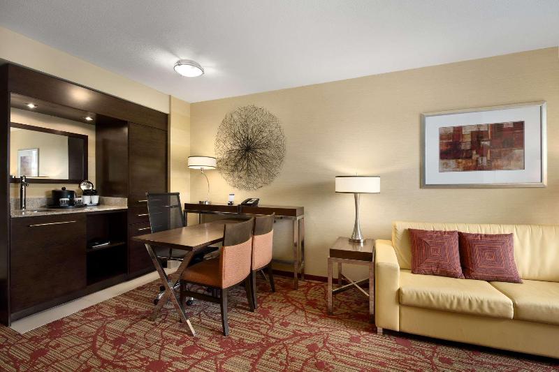 Люкс Кровать Кинг, Embassy Suites Atlanta   Kennesaw Town Center